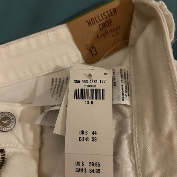 NWT women’s White Hollister Distressed Jeans. - Picture 8 of 9